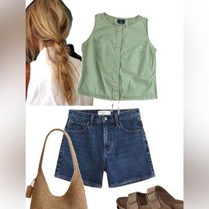 Bass sleeveless button up light green top